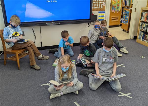 4th Graders Reading